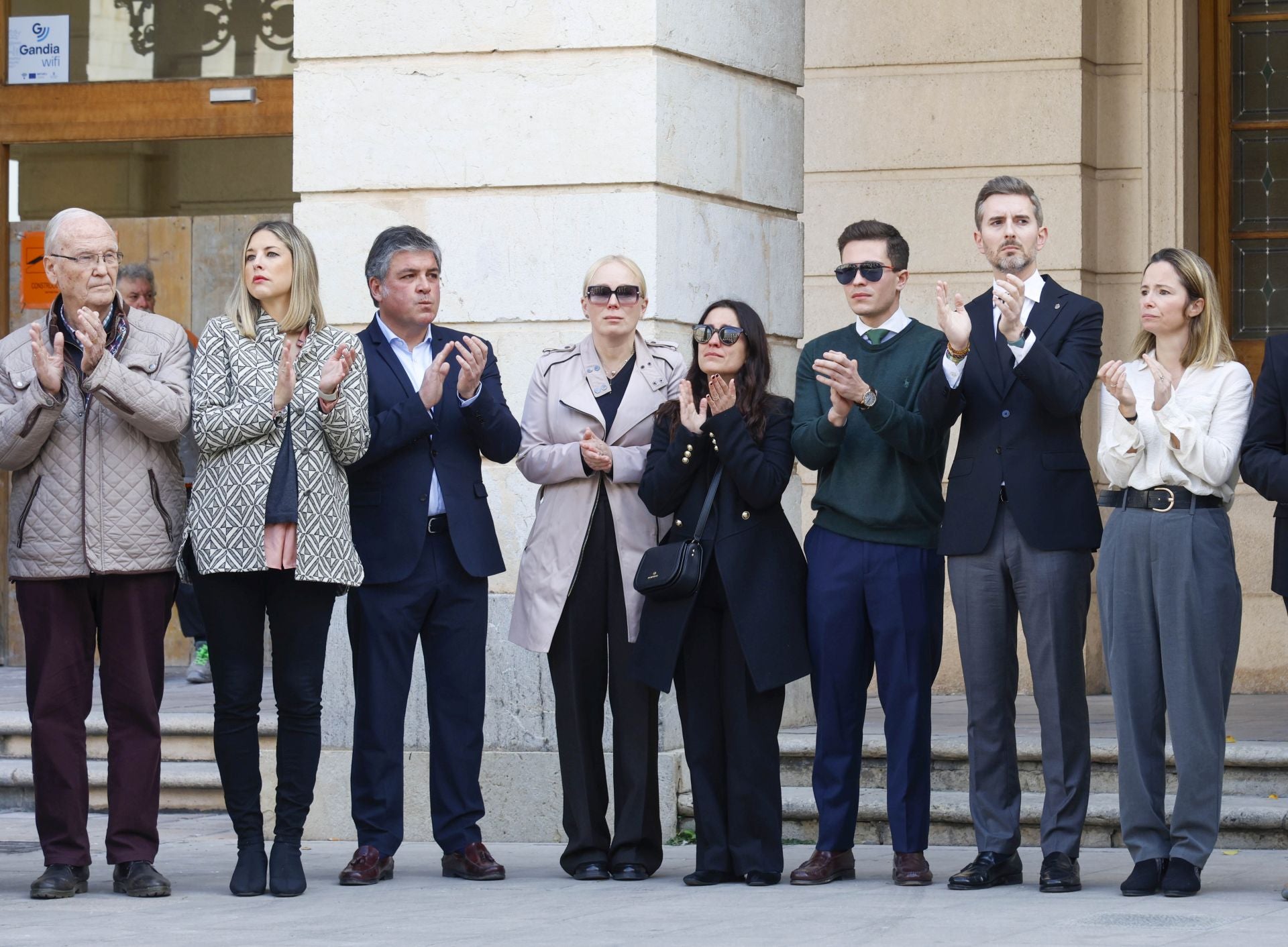 Emotivo minuto de silencio por Arturo Torró en Gandia