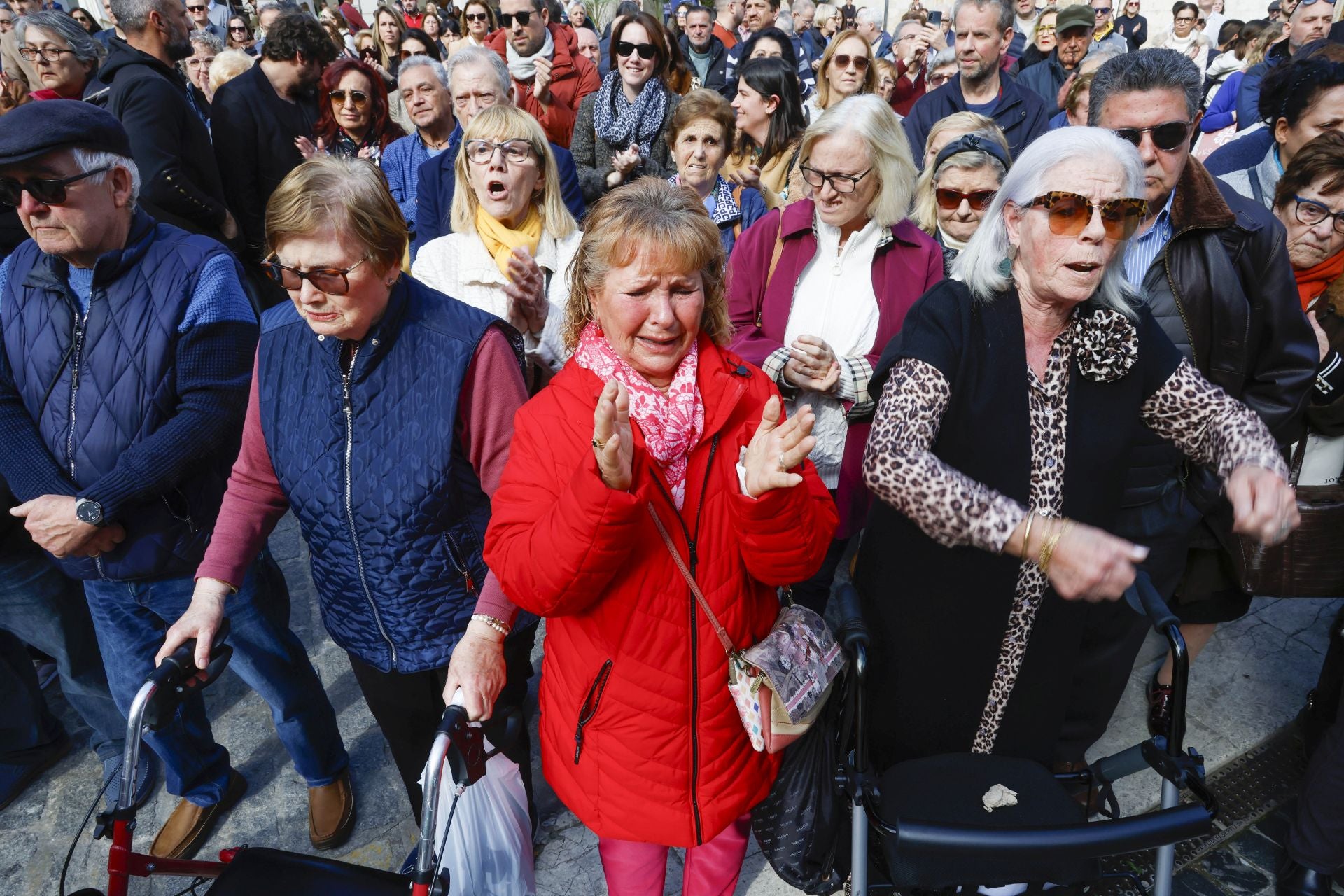 Emotivo minuto de silencio por Arturo Torró en Gandia