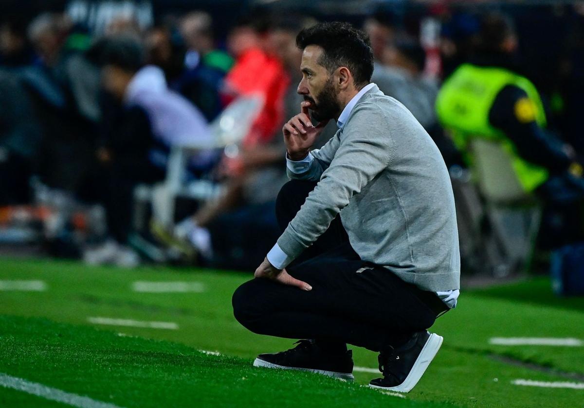 Carlos Corberán, en Mestalla.