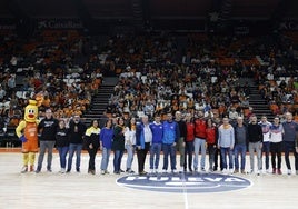 Representantes de los clubes afectados por la dana, en la Fonteta.