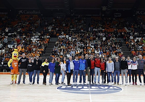 Representantes de los clubes afectados por la dana, en la Fonteta.