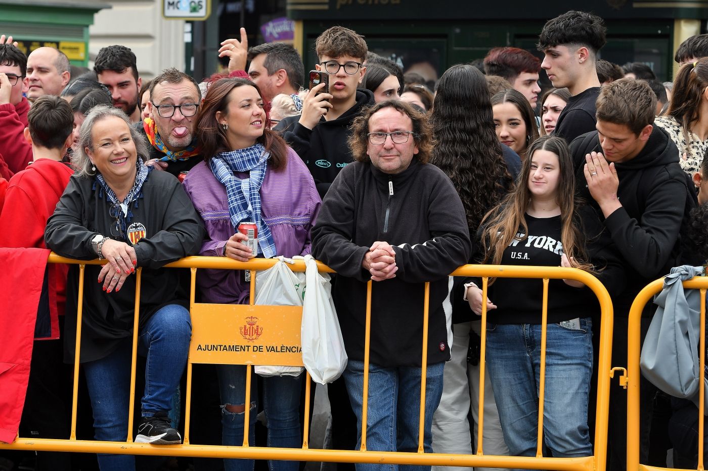 FOTOS | Búscate en la mascletà del domingo 23 de febrero de 2025