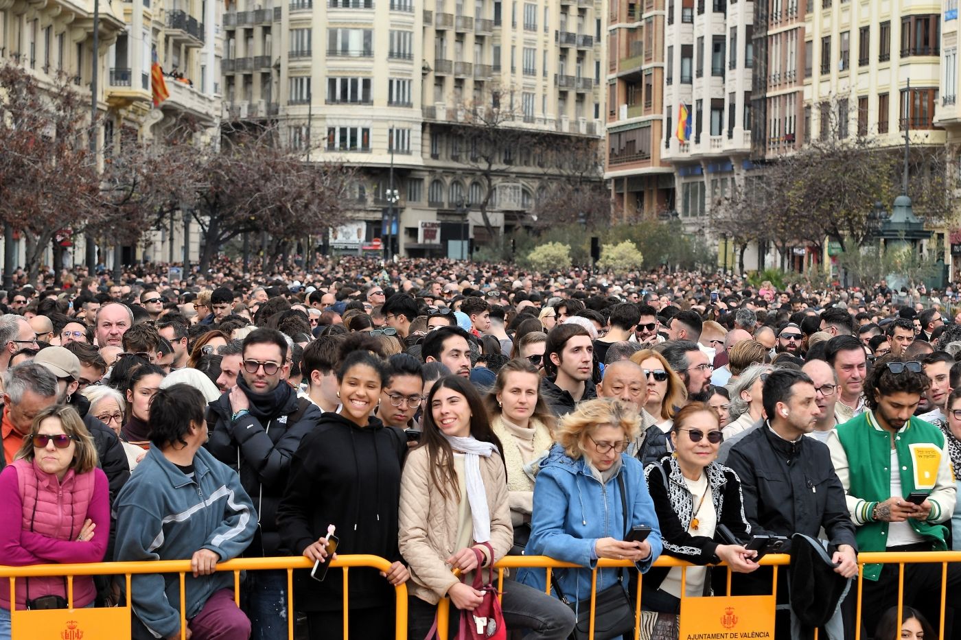 FOTOS | Búscate en la mascletà del domingo 23 de febrero de 2025