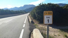 Estado actual de la carretera CV-508 sin arcenes.