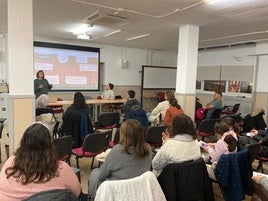 Una de las charlas en Alzira.