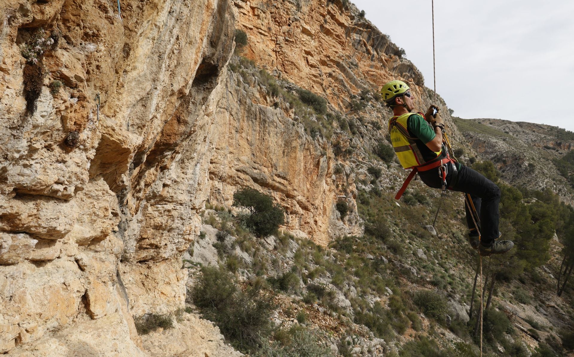 FOTOS | El Grupo de Rescate de la Guardia Civil sigue en su búsqueda de los desaparecidos por la dana