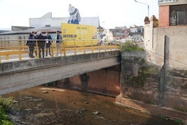 Visita del presidente de la CHJ y los técnicos a Alzira.