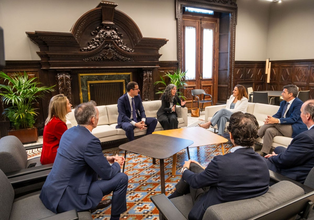 Reunión institucional de los representantes de IBM con el presidente de la Generalitat y la alcaldesa de Valencia.