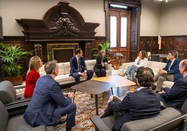 Reunión institucional de los representantes de IBM con el presidente de la Generalitat y la alcaldesa de Valencia.