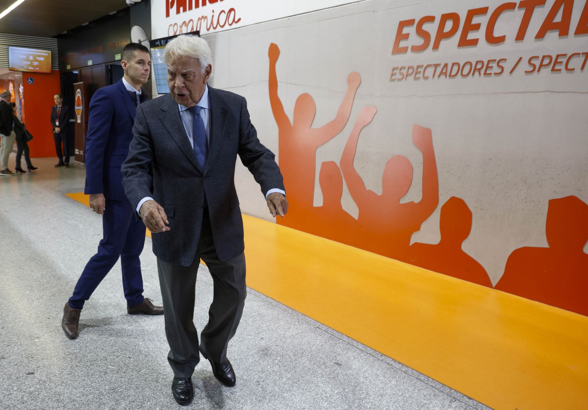 Felipe González asiste a la Asamblea General de AVE 2025 en Valencia