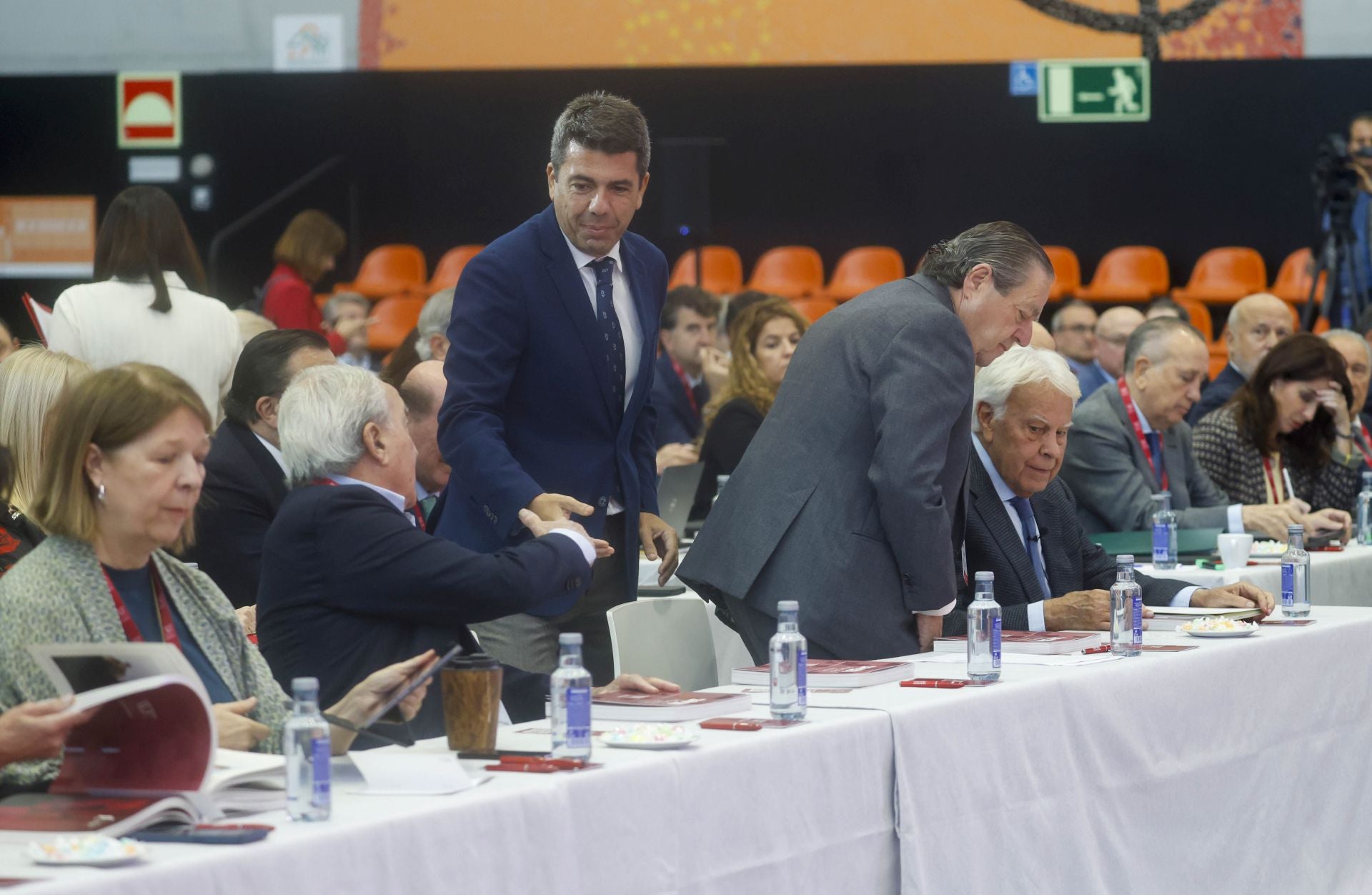 Felipe González asiste a la Asamblea General de AVE 2025 en Valencia