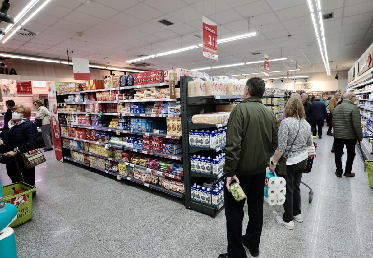 Clientes de un supermercado.