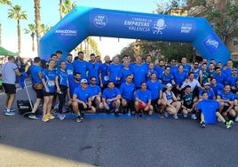 Los miembros del Stadler Runners en la carrera de empresas de Valencia de 2024.