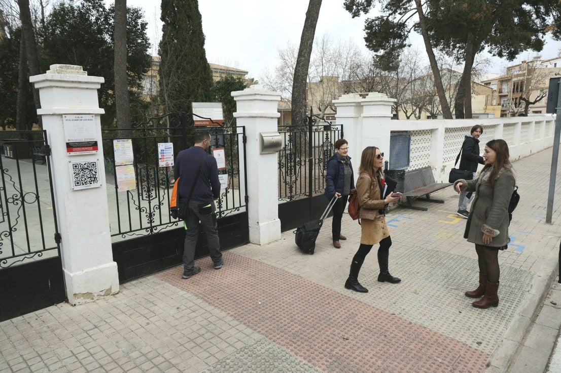 Alarma en varios colegios de Valencia por una amenaza de bomba | Las ...