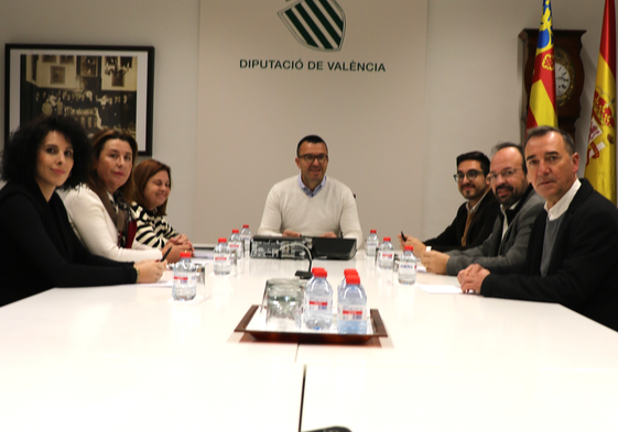 Reunión de los alcaldes con el Vincent Mompó.