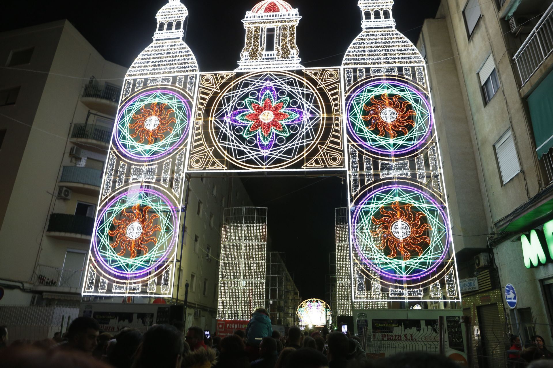 Encendido de luces en la falla Malvarrosa.