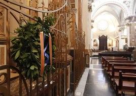 Ofrenda floral a Ausias March en la Catedral.