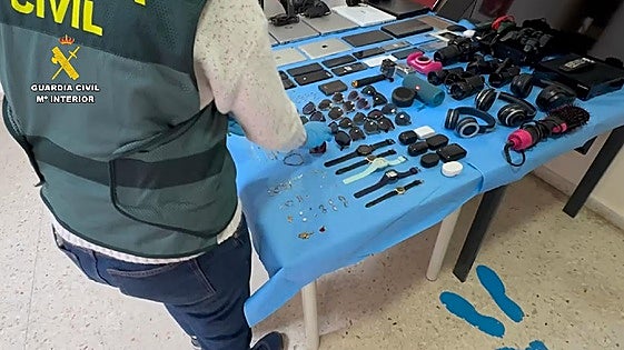 Detienen a los responsables de 13 robos con fuerza en localidades costeras de la provincia de Valencia