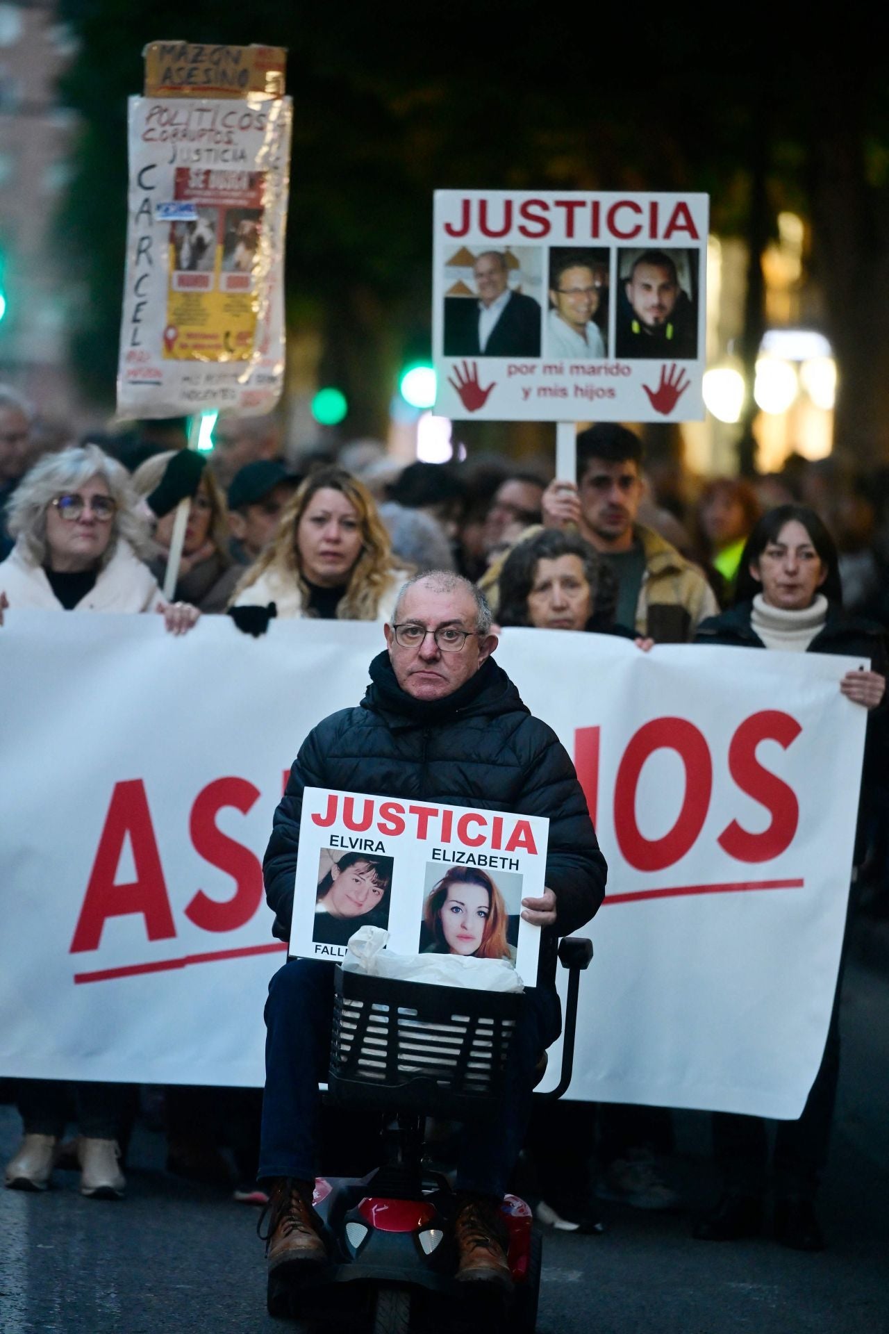 La manifestación en Valencia contra la gestión política de la dana, en imágenes