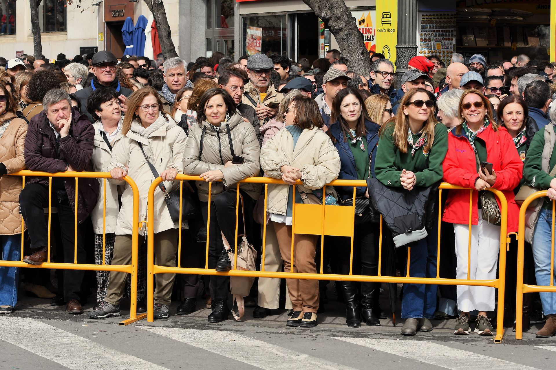 FOTOS | Búscate en la mascletà del domingo 2 de marzo
