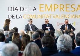 José María Ángel, Gan Pampols y el presidente de la CEV, Salvador Navarro, en el 'Día de la Empresa'.