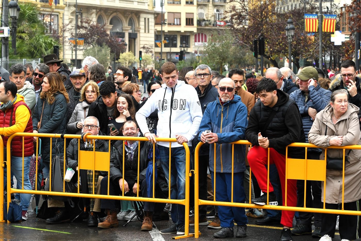 FOTOS | Búscate en la mascletà del lunes 3 de marzo