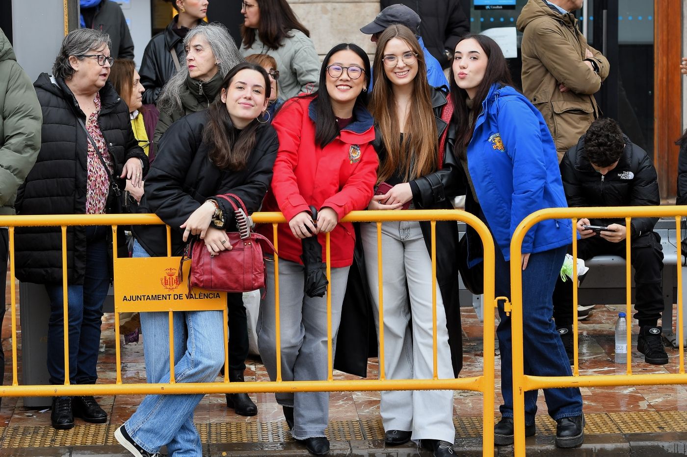 FOTOS | Búscate en la mascletà del lunes 3 de marzo