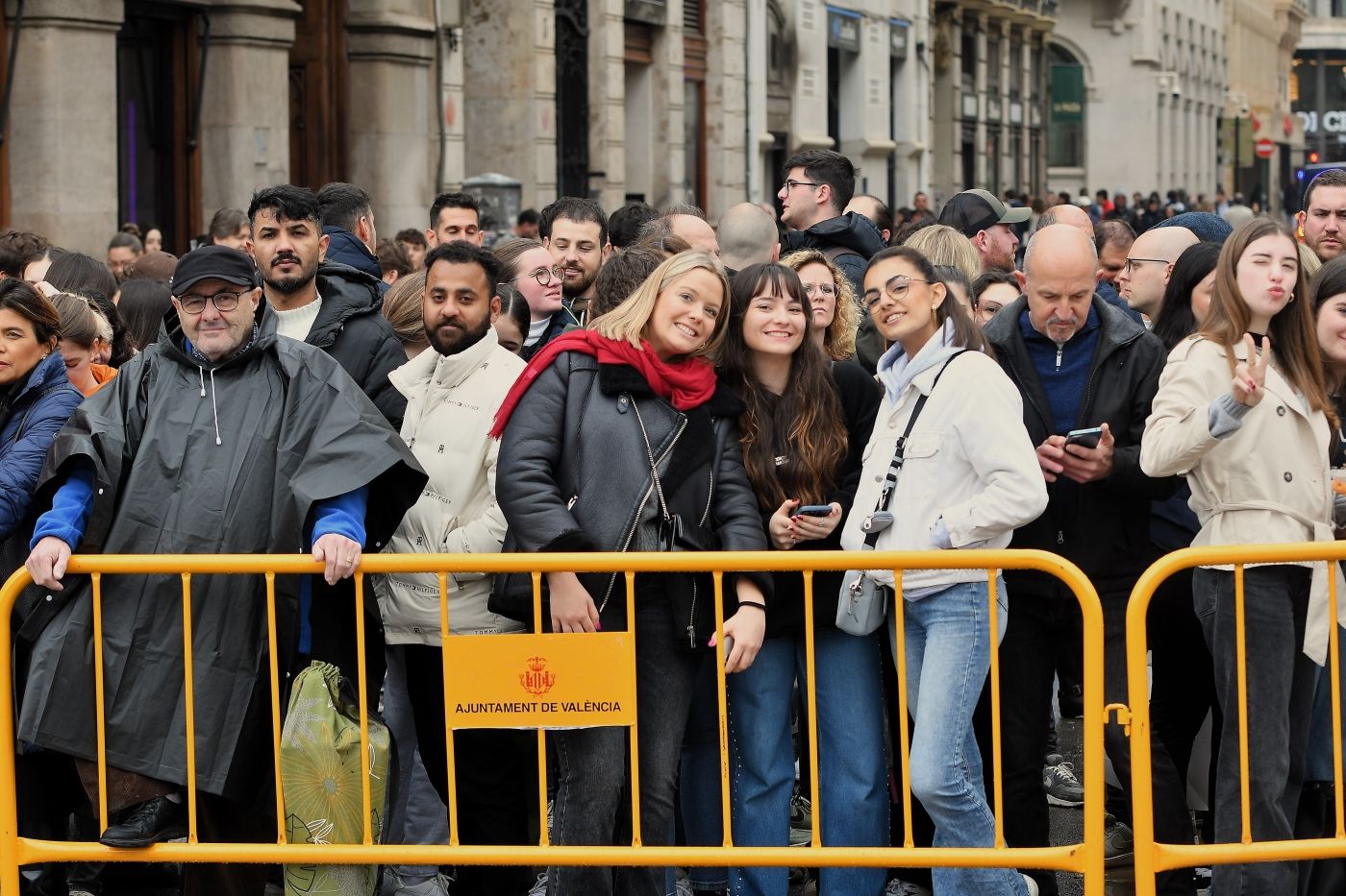 FOTOS | Búscate en la mascletà del lunes 3 de marzo
