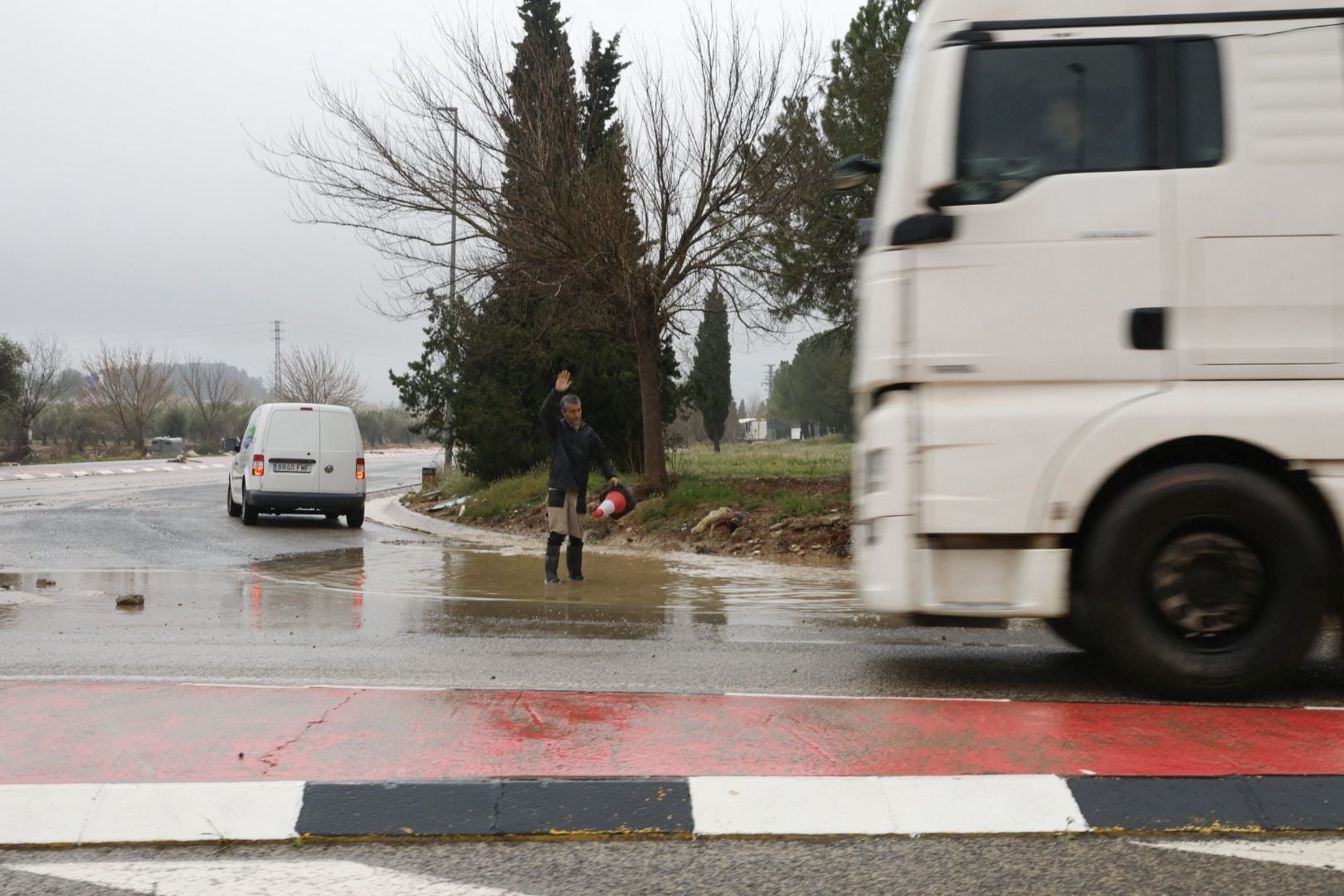 FOTOS | Las fuertes lluvias golpean la Comunitat Valenciana este lunes