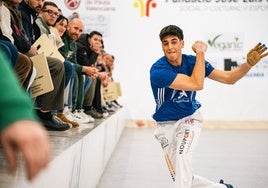 Alejandro, durante una partida de la Lliga de escala i corda.
