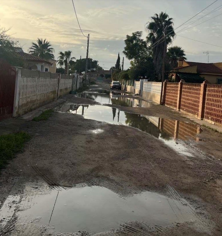 Embalsamiento de agua en una de las calles.