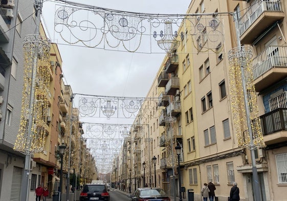 Luces instaladas en la avenida Malvarrosa.