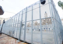 Recinto de la mascletà en la plaza del Ayuntamiento.