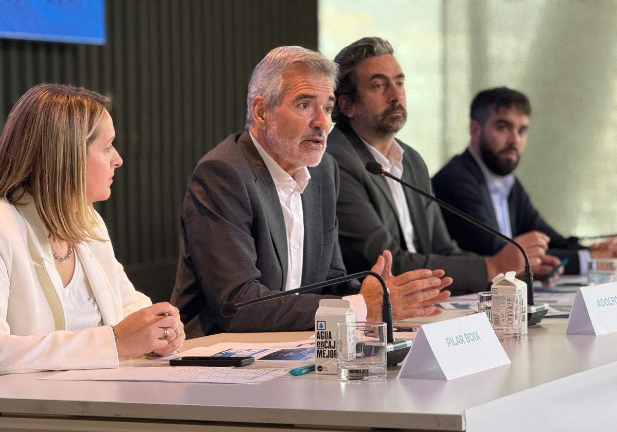 Adolfo Utor, en primer plano, y su hijo Guillermo al fondo.