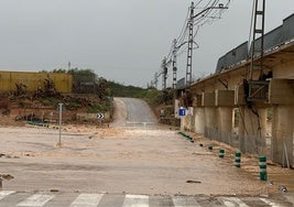 Un paso cortado por el Magro en el término de Carlet.