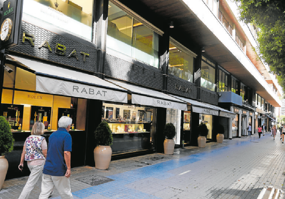 Joyerías en la calle Colón, la arteria comercial que más operaciones registró en 2024.