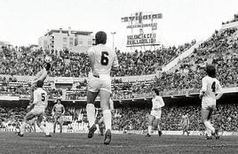 Castellanos, Arias, y Tendillo de espaldas, además de Subirats, en el partido contra el Valladolid disputado en Mestalla (2-2).