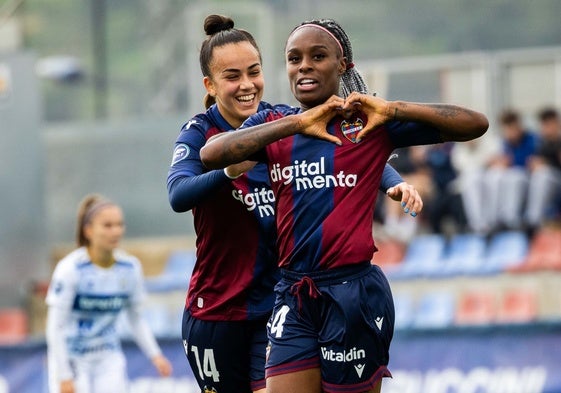 Ivonne Chacón celebra el primer gol levantinista