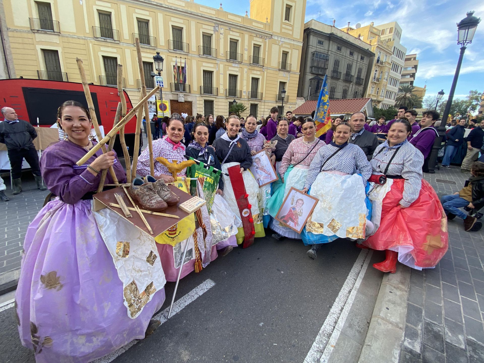 La Cabalgata del Ninot 2025, en imágenes