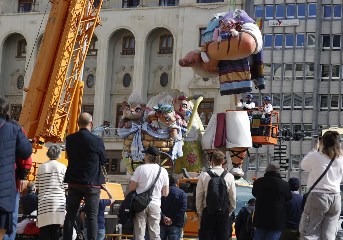 Las fallas ya dan la cara en las calles de Valencia