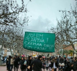 Uno de los carteles colocados por la comisión.