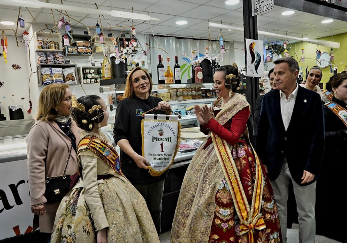 Burriana entrega los premios del Concurso de Decoración Fallera de Espacios Comerciales 2025