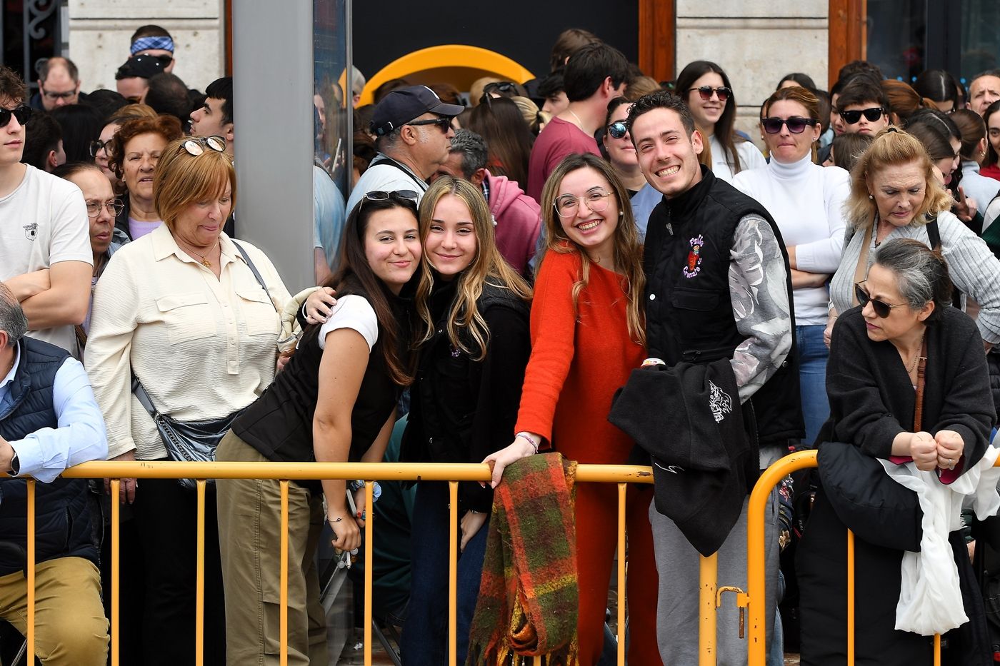 FOTOS | Búscate en la mascletà del martes 11 de marzo