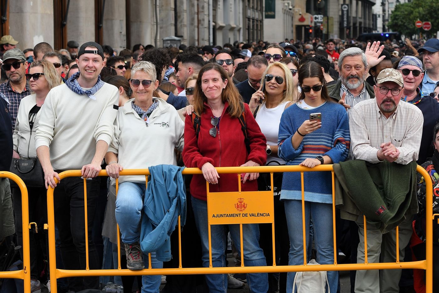 FOTOS | Búscate en la mascletà del martes 11 de marzo