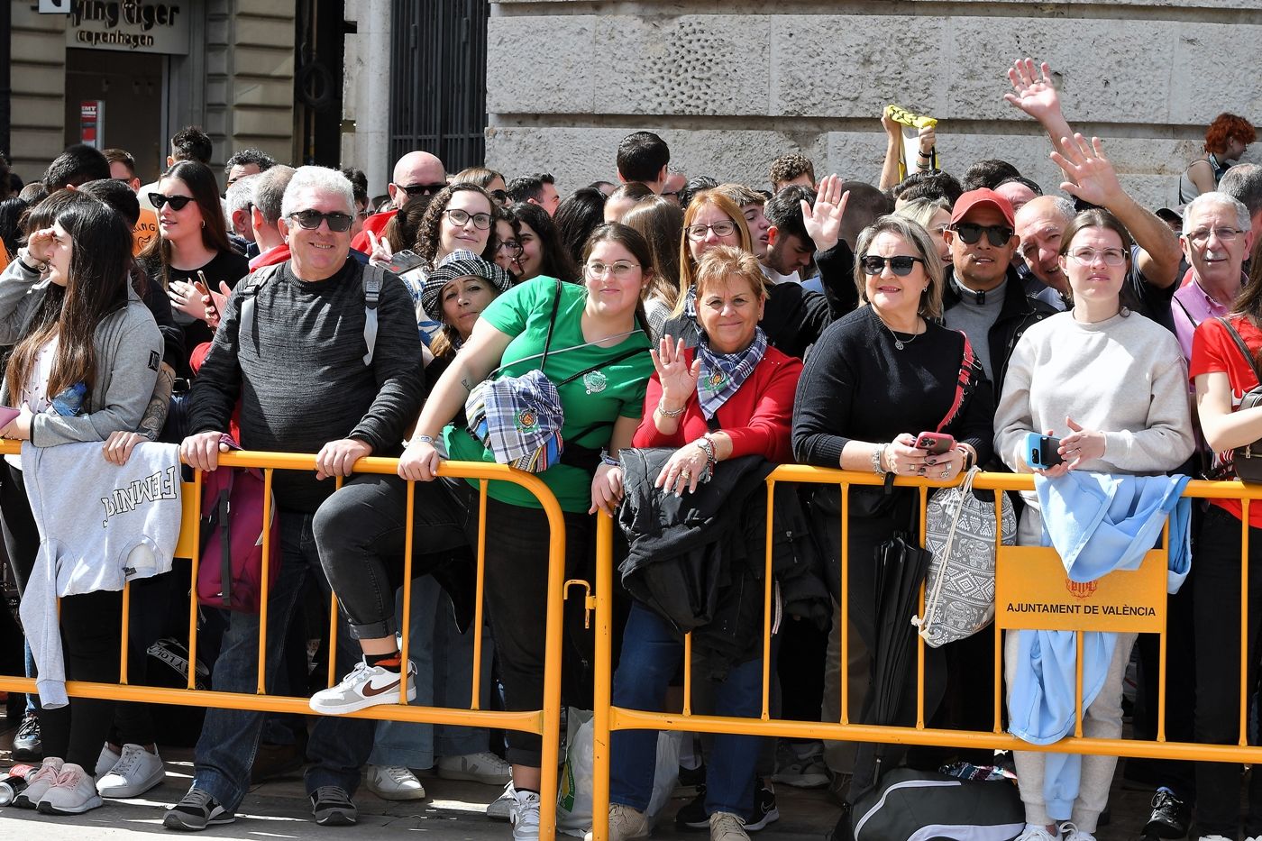 FOTOS | Búscate en la mascletà del martes 11 de marzo