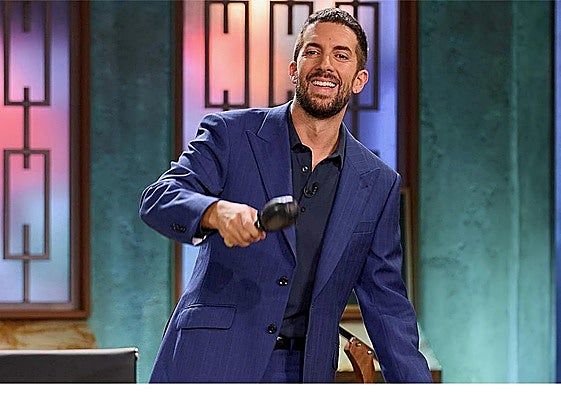 La inesperada pregunta de un espectador al invitado de 'La Revuelta'