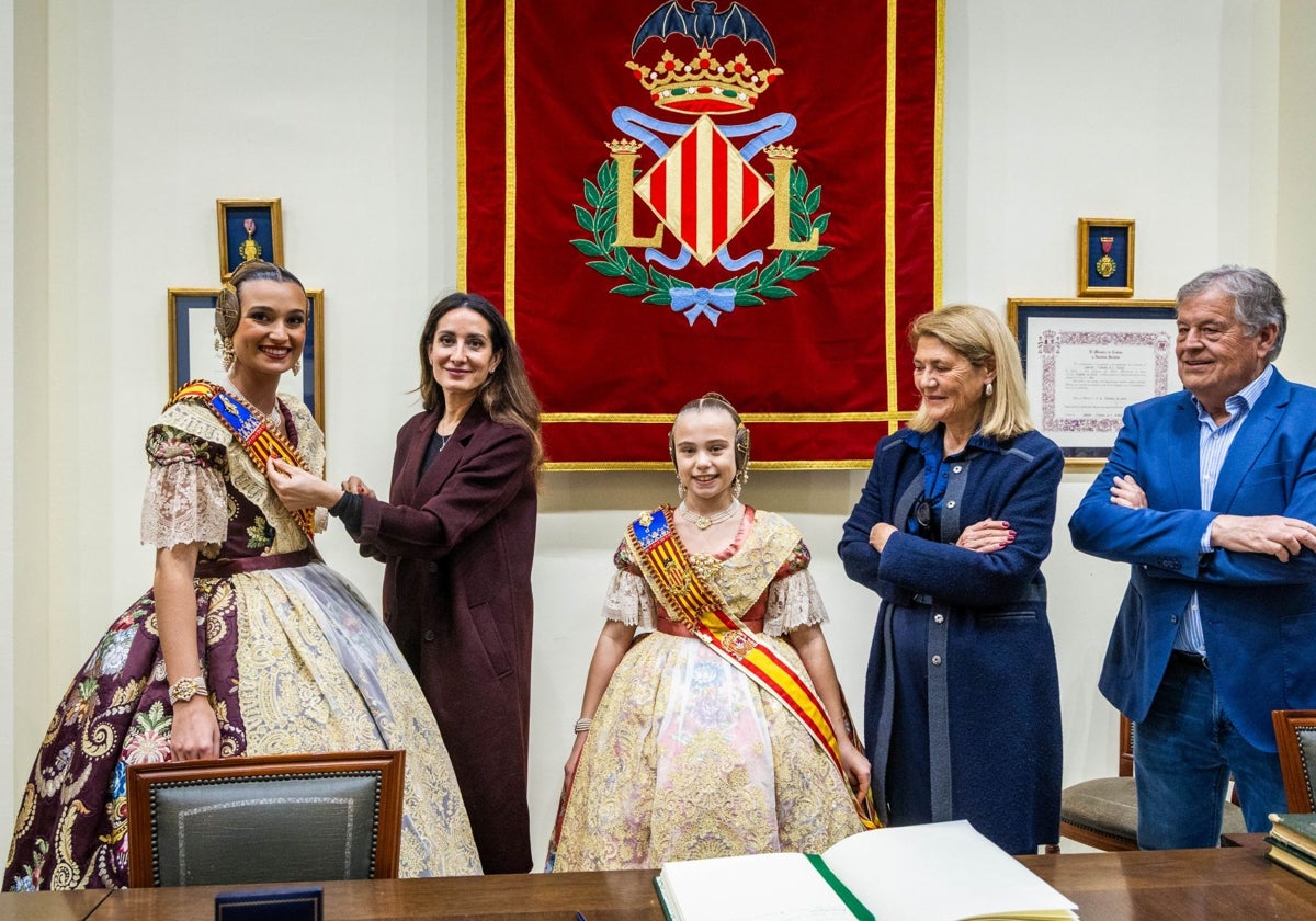 Berta y Lucía visitan la Casa de la Caridad