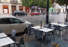 Lluvia y granizo sobre Valencia, este martes.