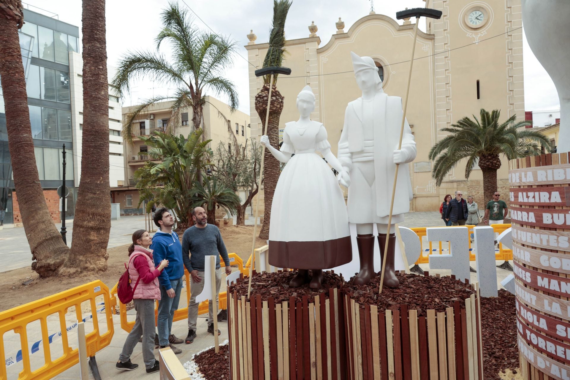 La plantà de las Fallas en Paiporta y Catarroja