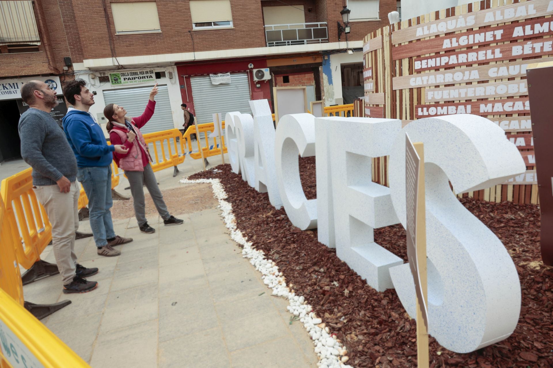 La plantà de las Fallas en Paiporta y Catarroja